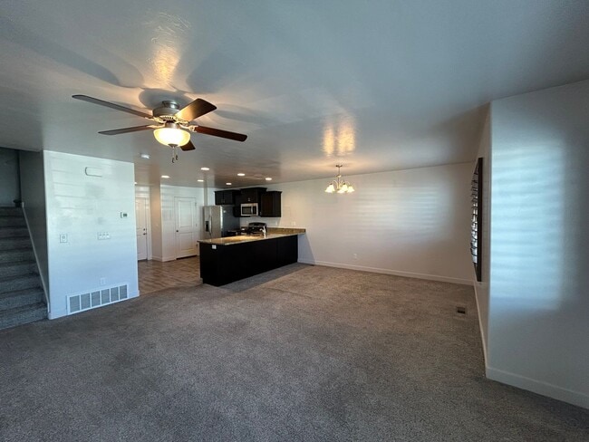Building Photo - Modern Townhome