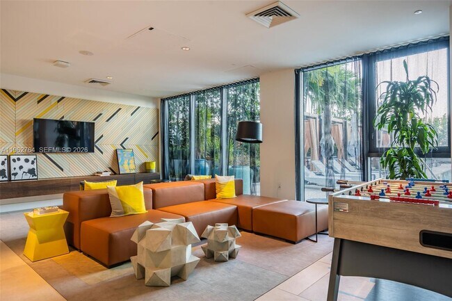 Building Photo - 121 NE 34th St