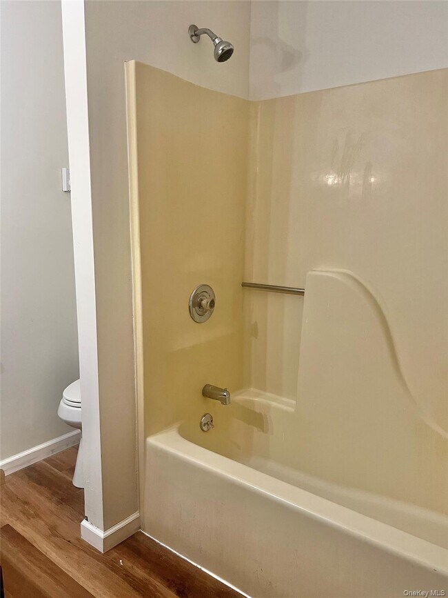 Building Photo - 188 River Rd