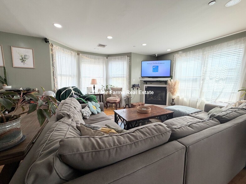 Building Photo - 31 Humphreys St