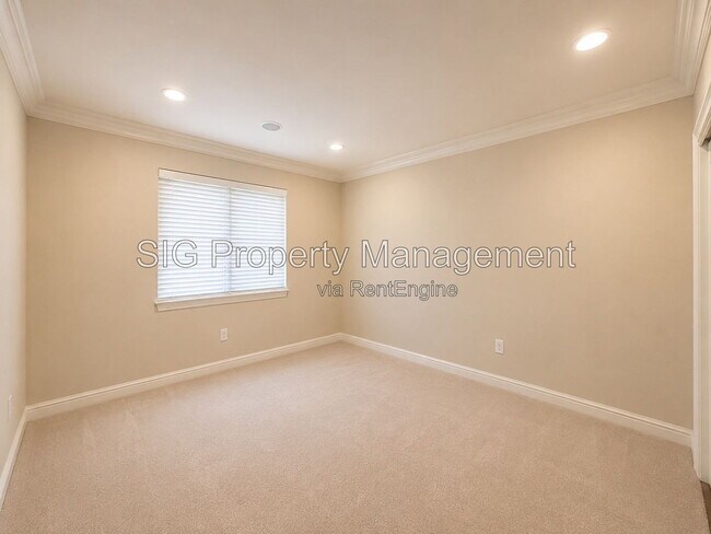 Building Photo - 352 S Orange Grove Blvd