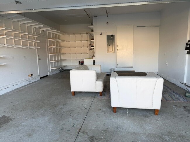 Building Photo - 3415 Isherwood Pl