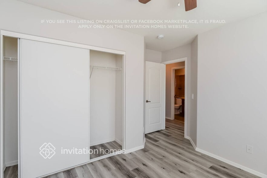 Building Photo - 10135 E Isleta Ave
