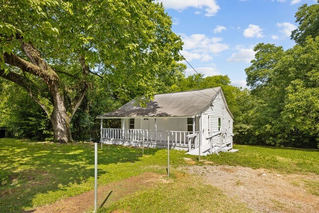 Primary Photo - Charming 2 Bedroom, 2 Bathroom house