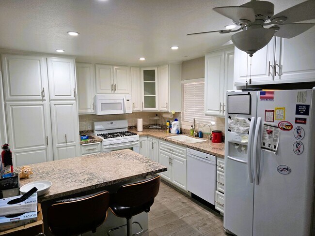 Building Photo - 2493 Los Feliz Dr
