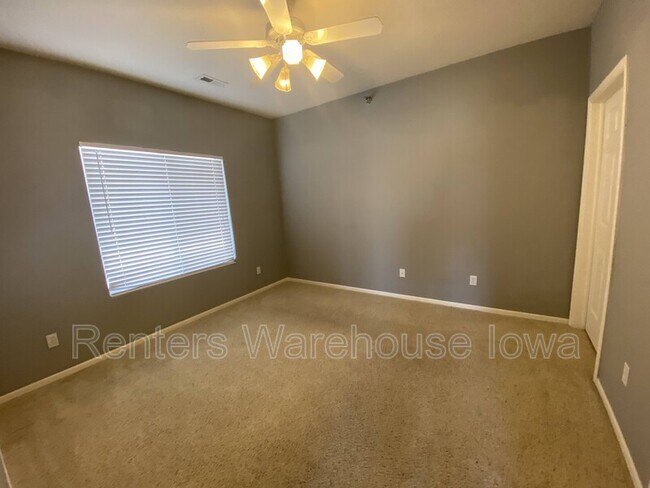 Building Photo - 1340 SE Florence Dr