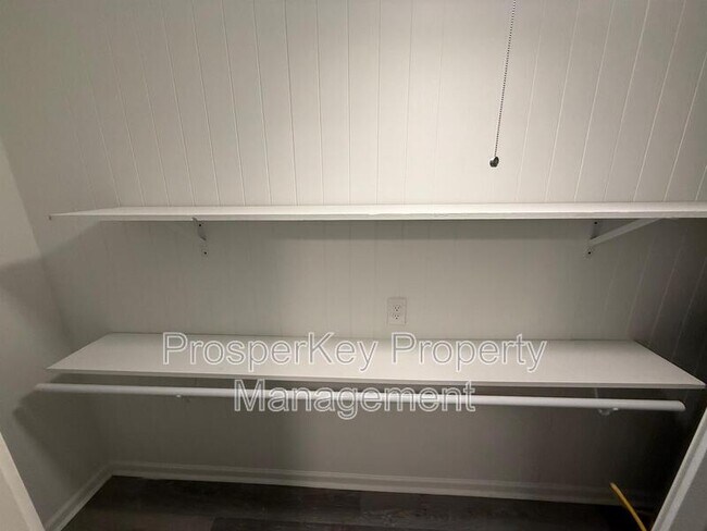 Building Photo - 828 Pamela Dr