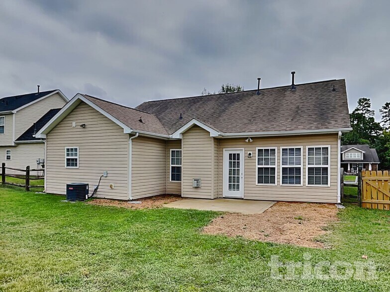 Building Photo - 110 Newport Dr