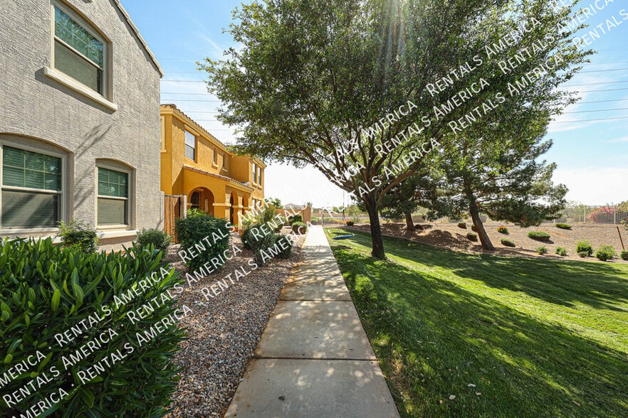 Building Photo - 2665 E Bart St