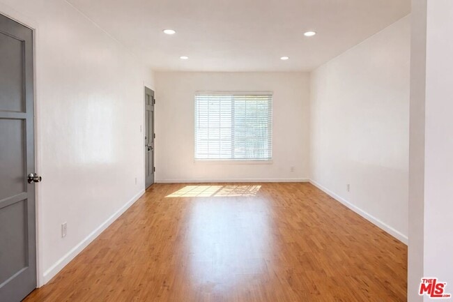 Building Photo - 202 N Locust St