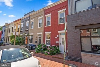 Building Photo - 219 Parker St NE