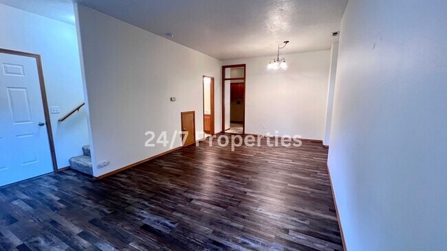 Building Photo - Beautiful 3 BD | 2.5 BA Duplex in Wine Cou...