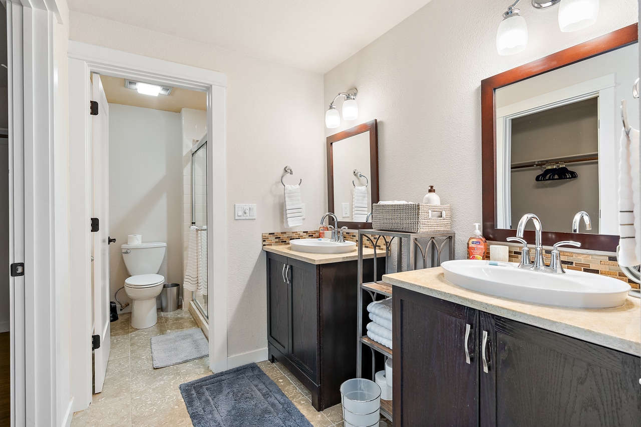 Building Photo - 3541 N Plantation River Dr