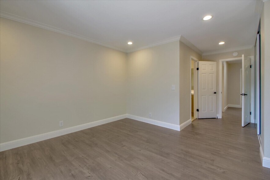 Building Photo - 6738 Tannahill Dr