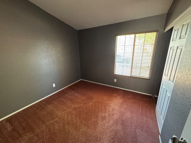 Building Photo - 4615 Split Rock Dr