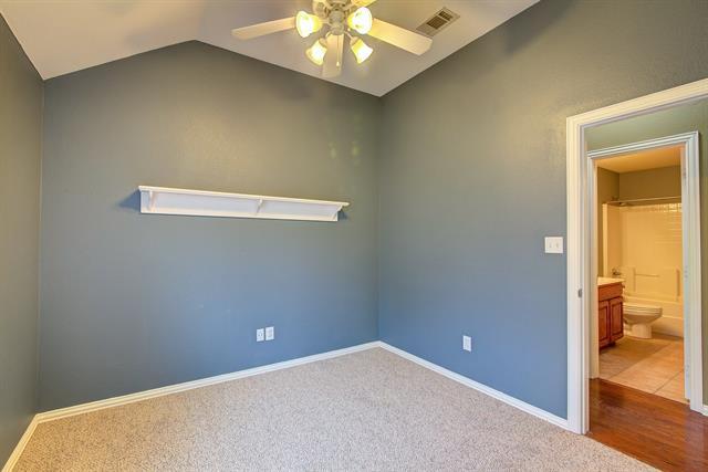Building Photo - 304 Vista Way Dr