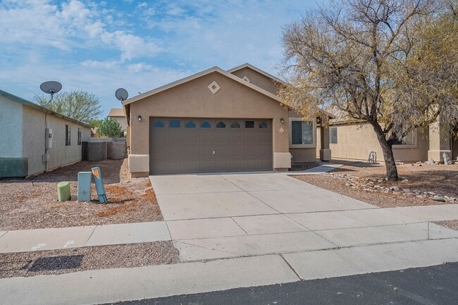 Primary Photo - Spacious 3-Bed Tucson Rental with Garage &...