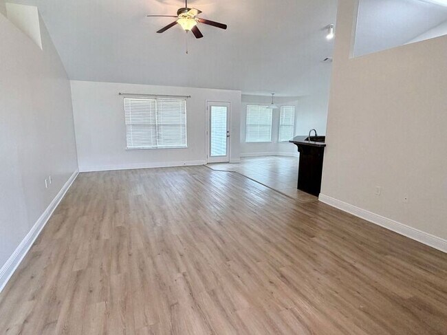 Building Photo - 4599 Belvedere Circle