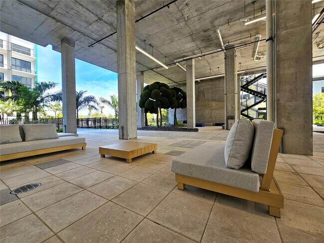 Building Photo - 4400 Sunrise Blvd