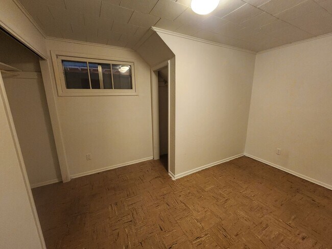 Building Photo - 463-465 SW State Street