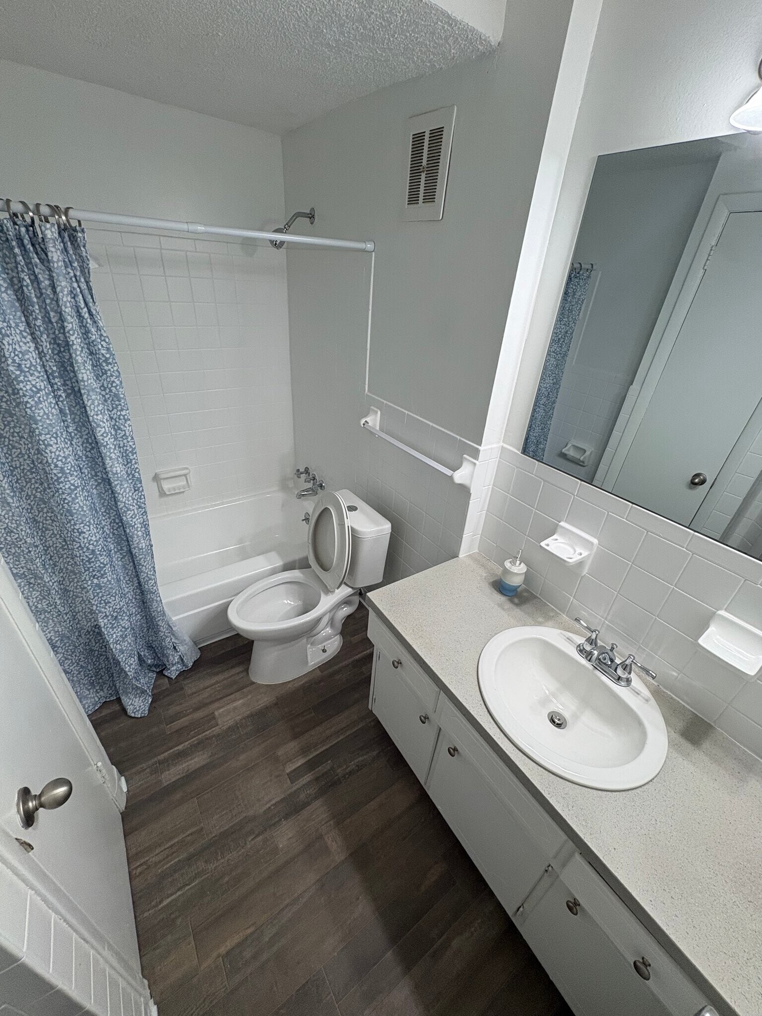 Building Photo - 1005 Hickory Hill Ln