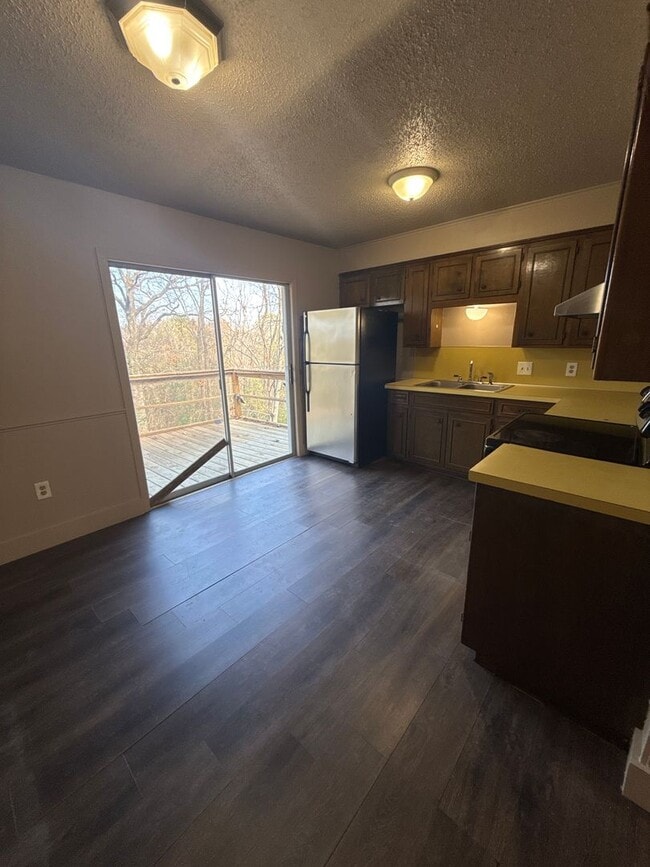 Building Photo - 1505 Parkview St