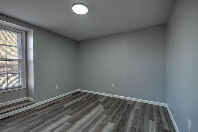 Building Photo - 254 Wildwood Dr