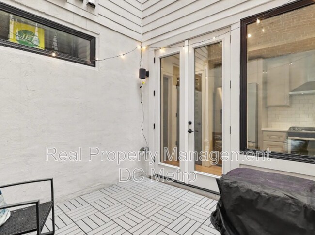 Building Photo - 811 Upshur St NW