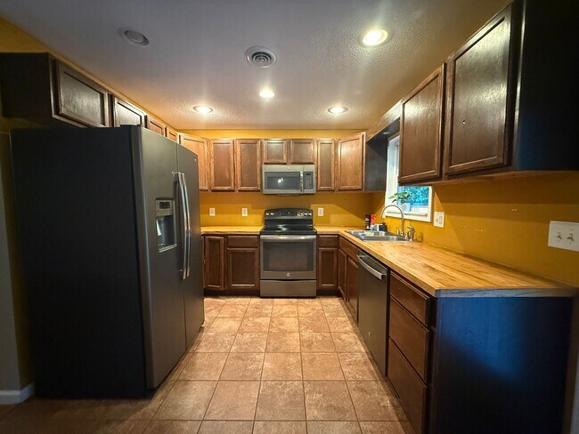 Building Photo - 32 Brown Ln