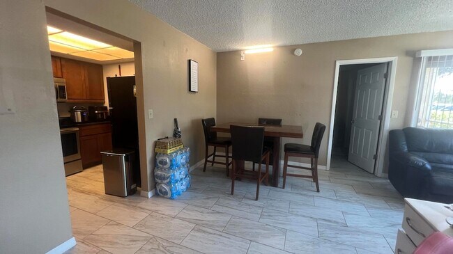 Building Photo - 1524 SE Royal Green Cir