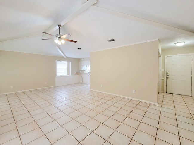 Building Photo - RECENTLY REMODELED 4 BEDROOM 2 BATH HOME I...