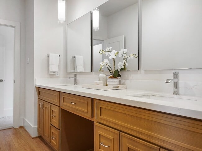 Building Photo - 861 Rachel St