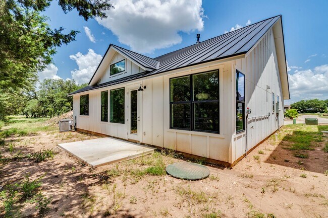 Building Photo - 2308 Kellie Brooke Rd