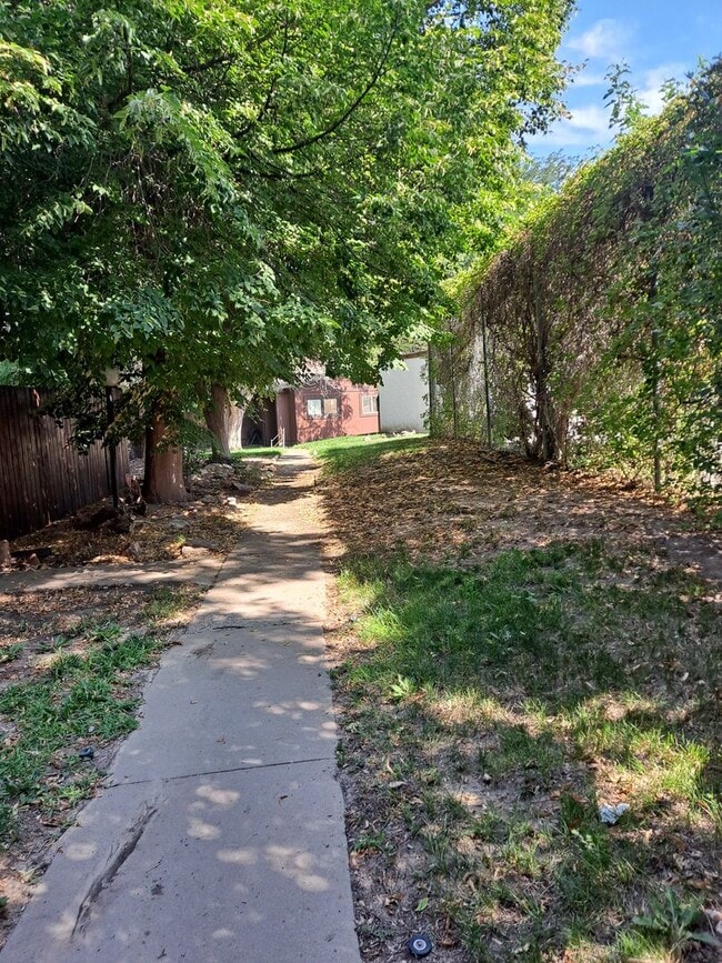 Building Photo - ALL PROSPECTIVE TENANTS MUST SUBMIT A $58 NON-REFUNDABLE APPLICATION FEE PER APPLICANT ONLINE AND...