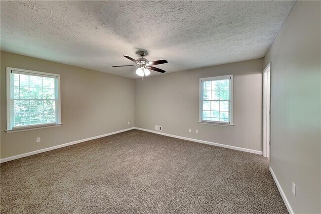 Building Photo - 2693 Raven Trail NE