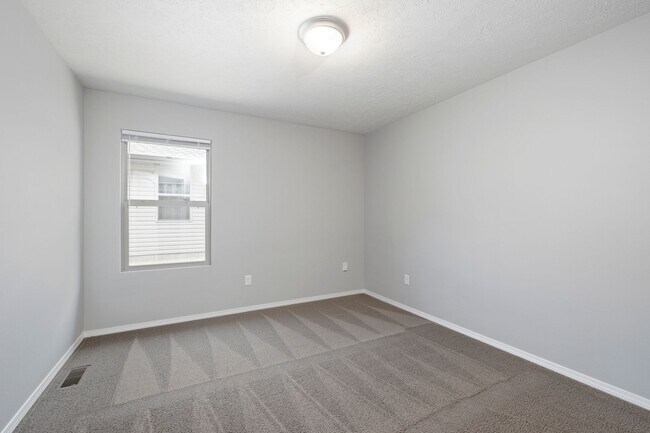 Building Photo - 3 Bedroom Duplex Rental in Monte Cristo Neighborhood!