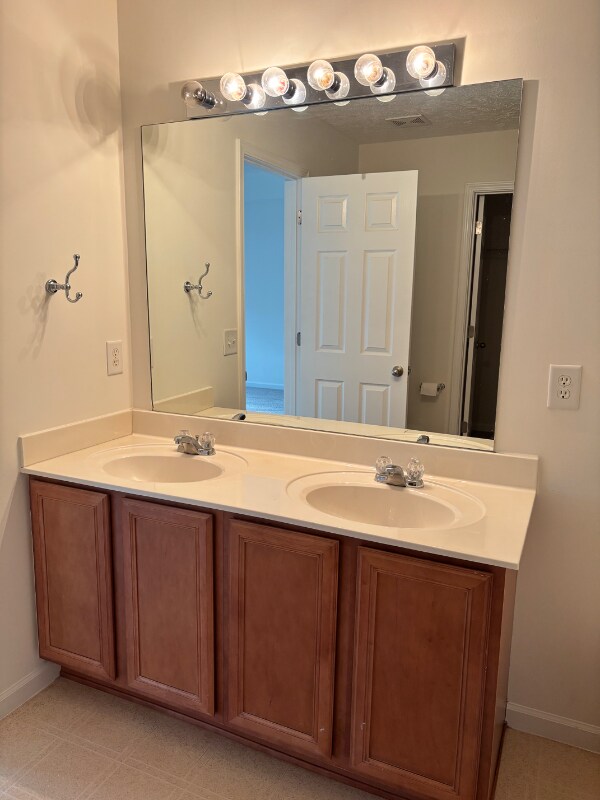 Building Photo - 8432 Charbay Cir