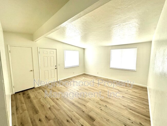 Building Photo - 1126 W Birch Ave