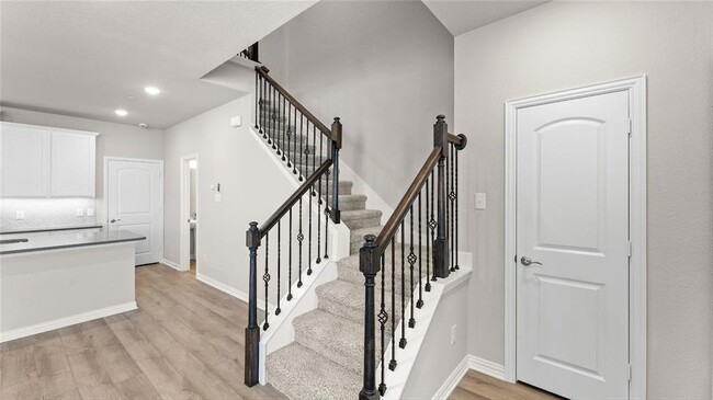 Building Photo - 3720 Paradise Way