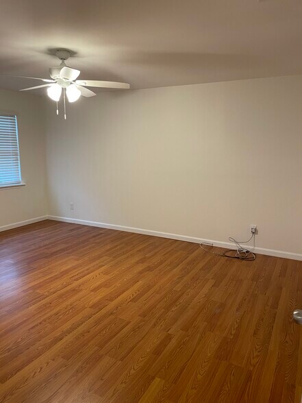 Building Photo - 575 Fairfield Way