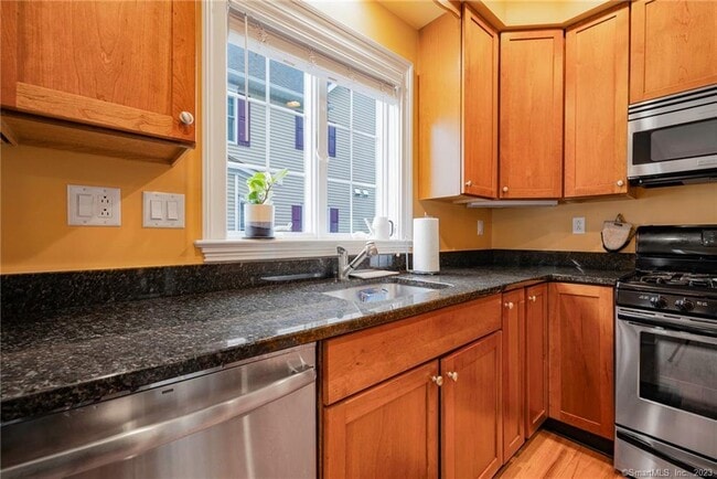 Building Photo - 160 Glenbrook Rd