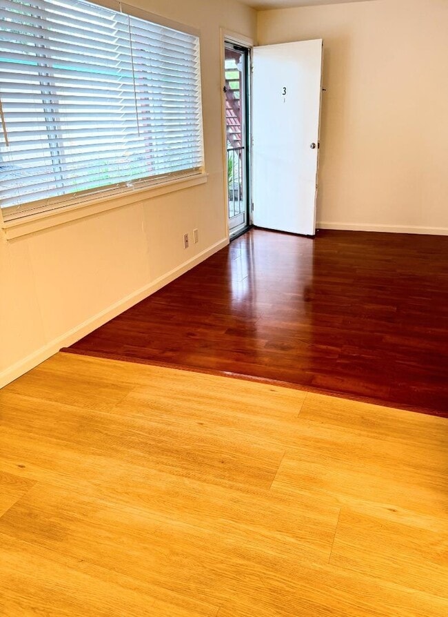 Building Photo - 418 Roosevelt Ave