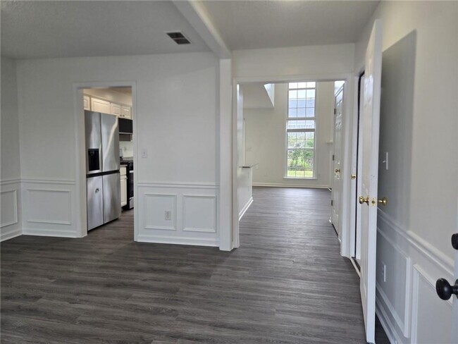 Building Photo - 4010 Ridgefair Dr