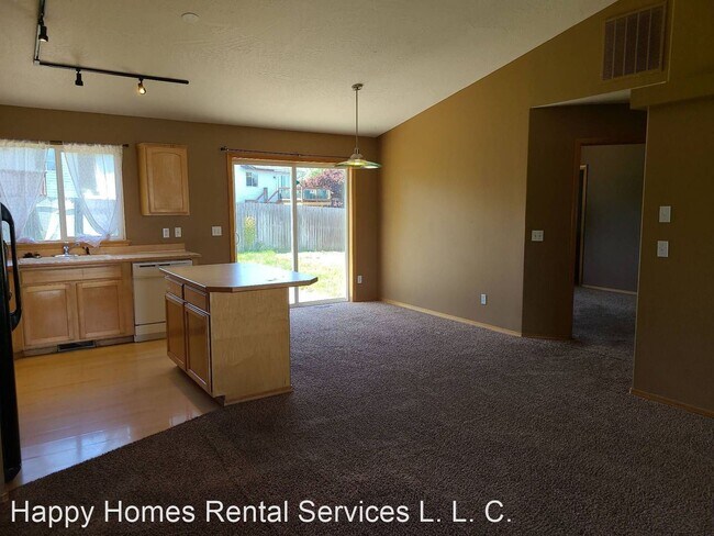 Building Photo - 3 br, 2 bath House - 220 W. Comanche Street