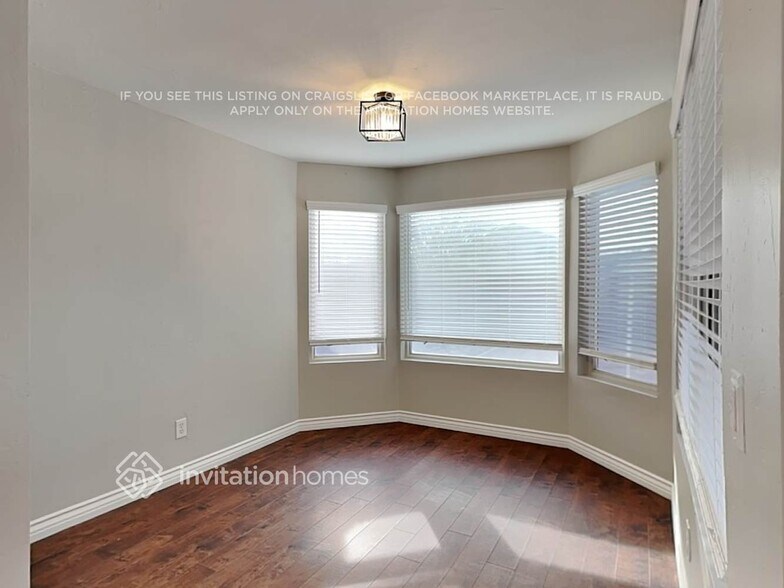 Building Photo - 136 S 111th St