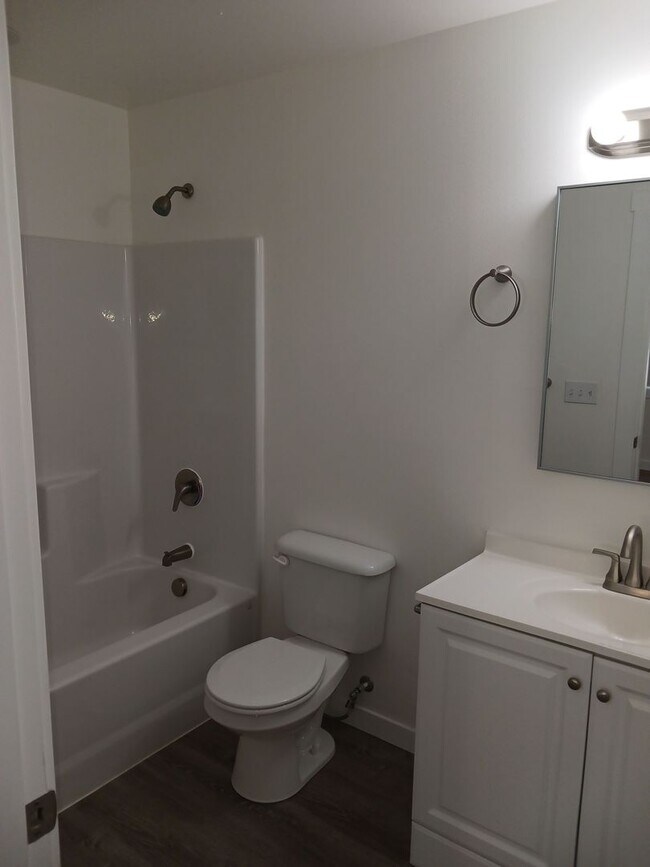 Building Photo - Ferndale - 3 bedroom, 3 bath Townhome