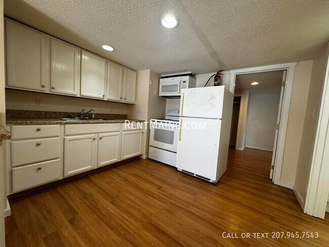 Primary Photo - 206 Maine Ave