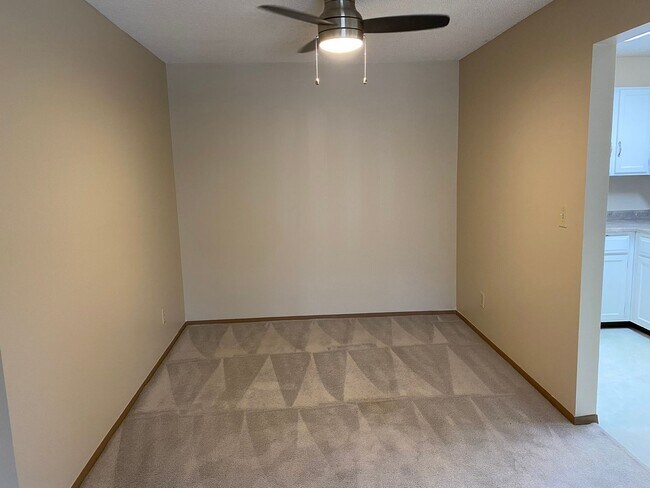 Building Photo - V10301-215