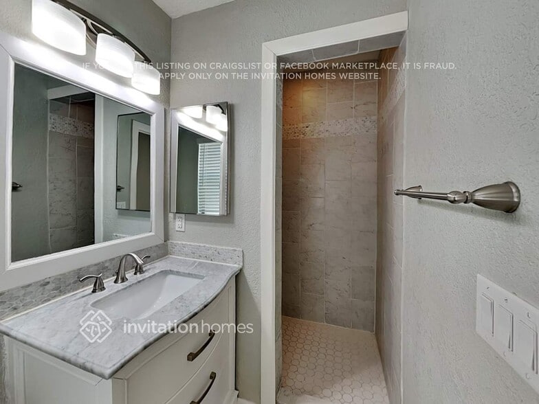 Building Photo - 2812 N 69th Pl