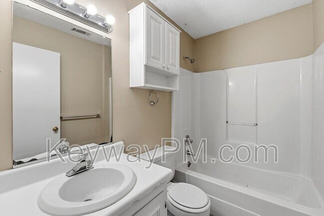 Building Photo - 912 Jones Dr